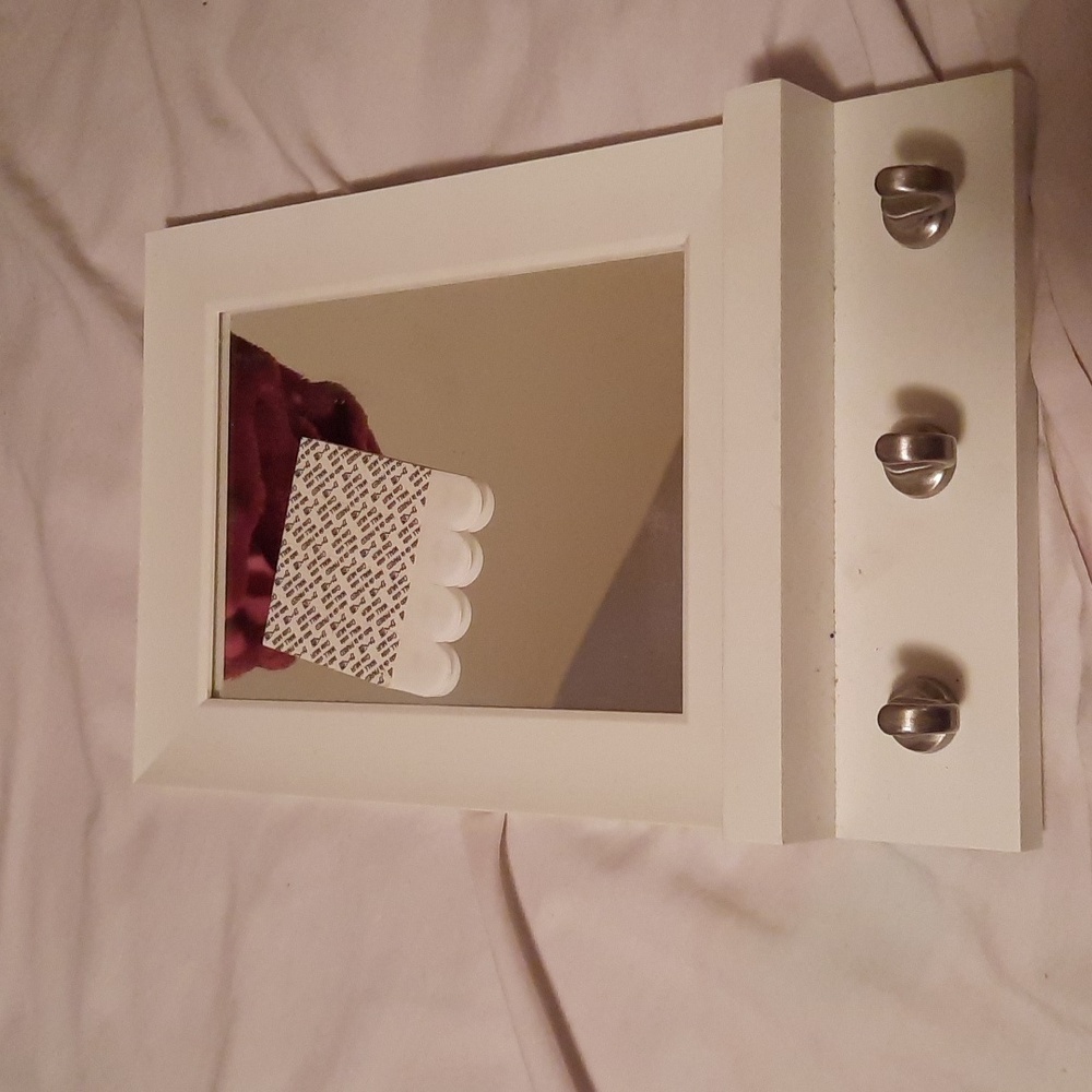 New COMMAND MIRROR AND JEWELRY WALL HOLDER WHITE